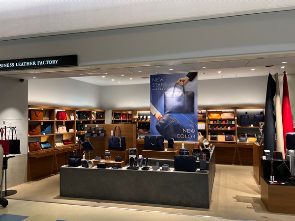 ビジネスレザーファクトリー那覇空港店
